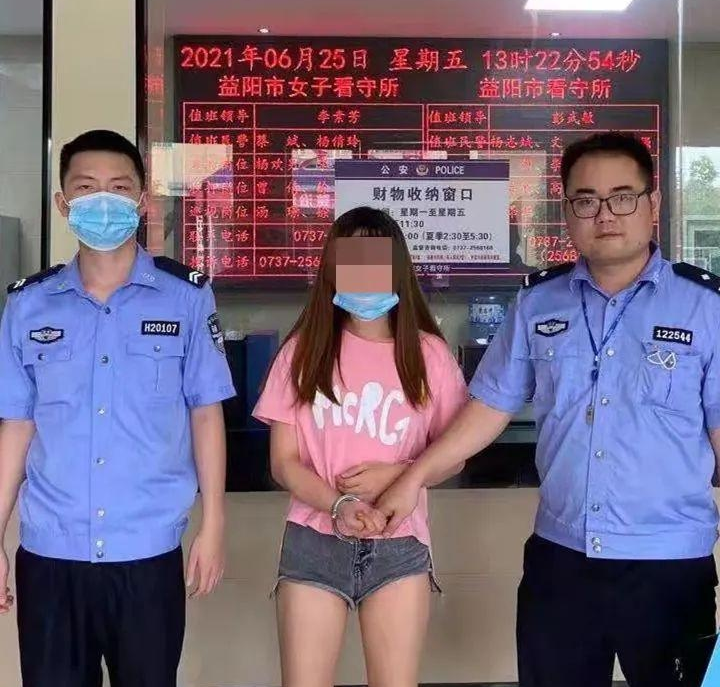 湖南益阳两女子以为卖银行卡是小事，以身试法结果被刑拘