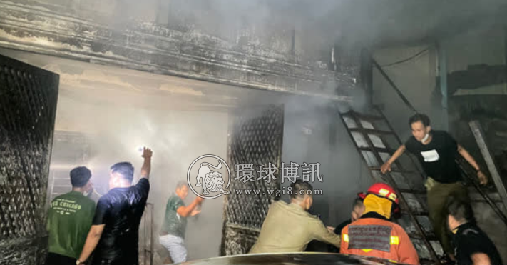 金边某住宅区凌晨发生火灾，三名女子成功被救出！