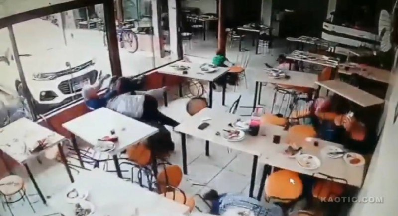 3人在巴西餐厅枪击案中受重伤