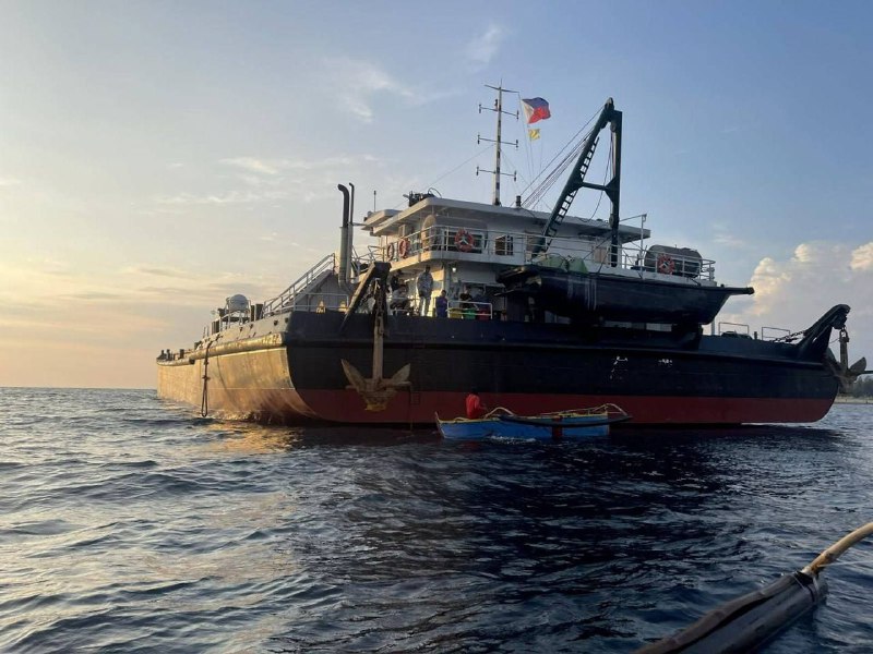 一油轮在阿曼附近海域倾覆16人失踪