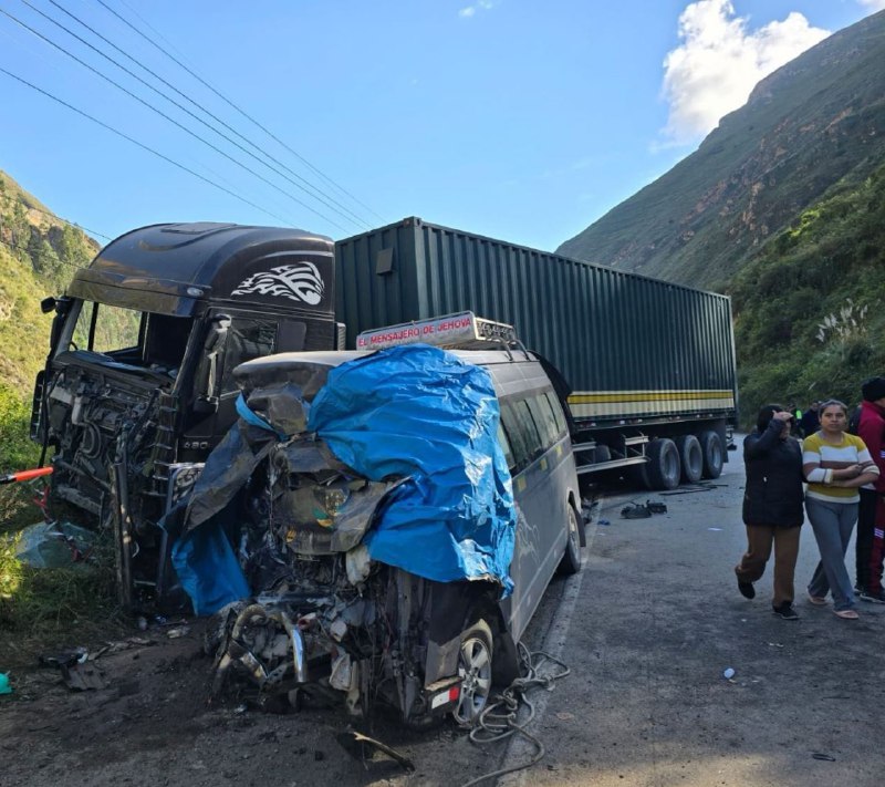 秘鲁中部发生一起交通事故 致10死16伤