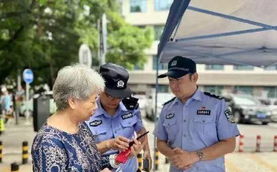 柳州警方五一开展防范电信网络诈骗宣传活动