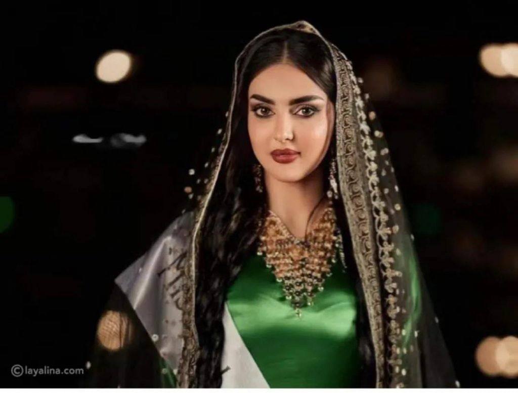 沙特选美冠军发布滤镜照片，遭到网友尖锐批评