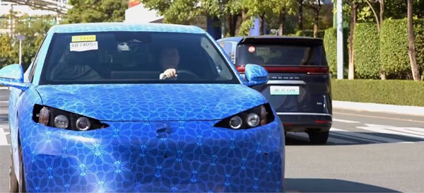 腾势品牌首款SUV车型N7伪装车上路视频曝光 将于4月正式发布
