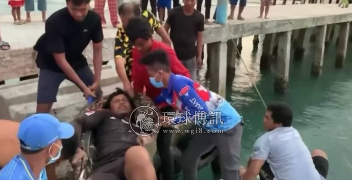 西港男子被石块砸到，通过快艇紧急送医！