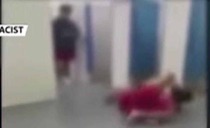 菲律宾马卡蒂市私立学校两学生在厕所内互殴