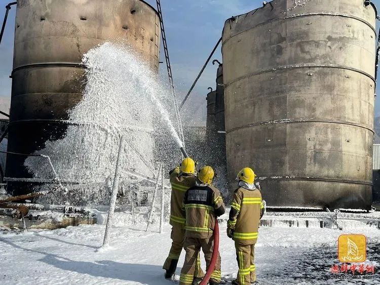 拉斯海马Al Hulaylah地区石油工厂发生火灾