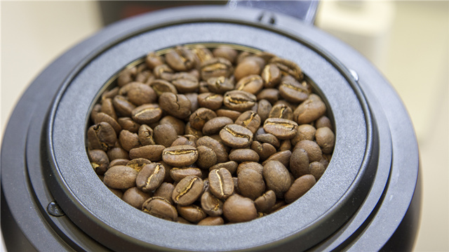 咖啡期货涨价向下游传导，但国内咖啡9.9元低价内卷难停