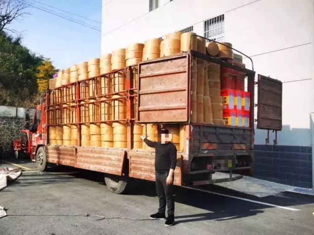 约旦向加沙派遣115辆卡车组成的援助物资车队
